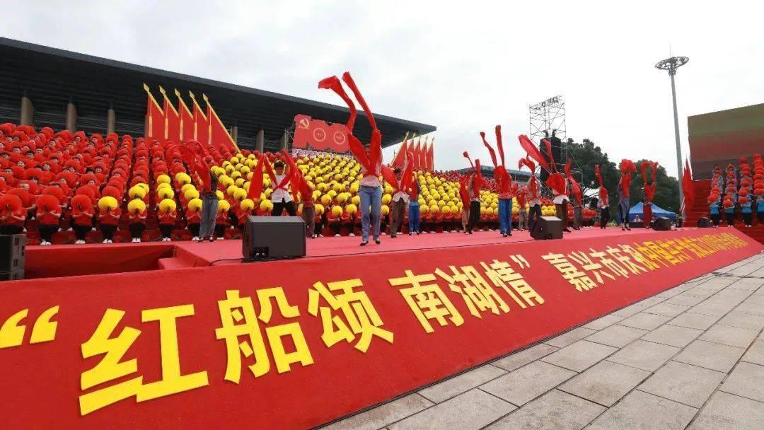 “小天才”接受消协整改建议，应用商店下载不良内容会对孩子造成什么影响？游戏画面